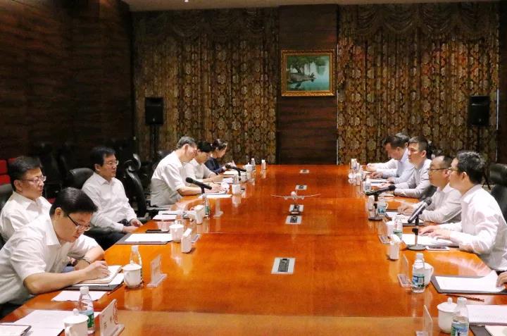 天津市寧河區(qū)區(qū)委書記王洪海一行考察供銷大集.jpg